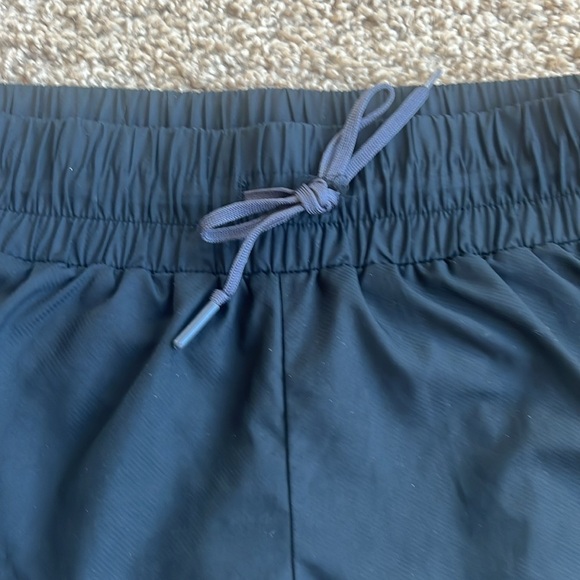 Athleta Paisley Print Black Running Shorts Size Small - Picture 2 of 9